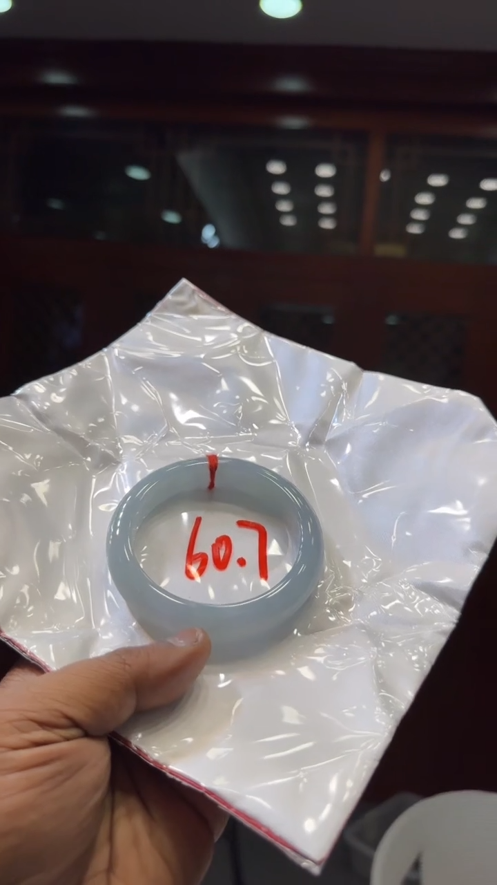 翡翠手镯未镶嵌手镯