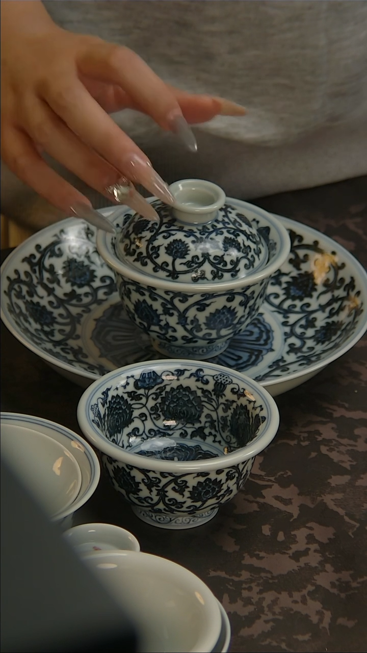 【闪购商品】青花手绘满工缠枝莲三件套