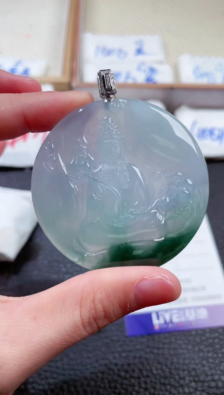 【闪购商品】翡翠颈饰18K金镶嵌000019573素衣观音