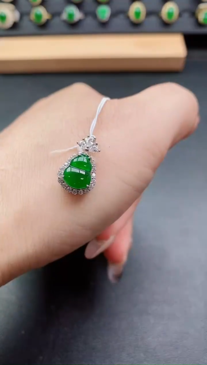 吊坠(赠链)银S925镶嵌翡翠1