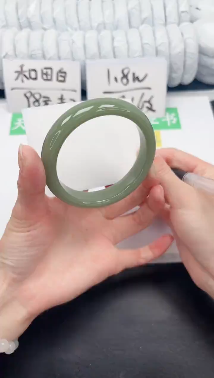【闪购商品】石英质玉手镯未镶嵌100-60.5