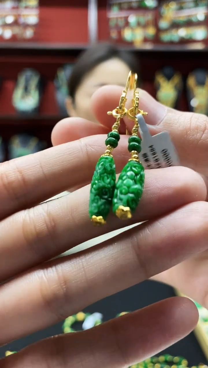 颈饰未镶嵌翡翠耳坠