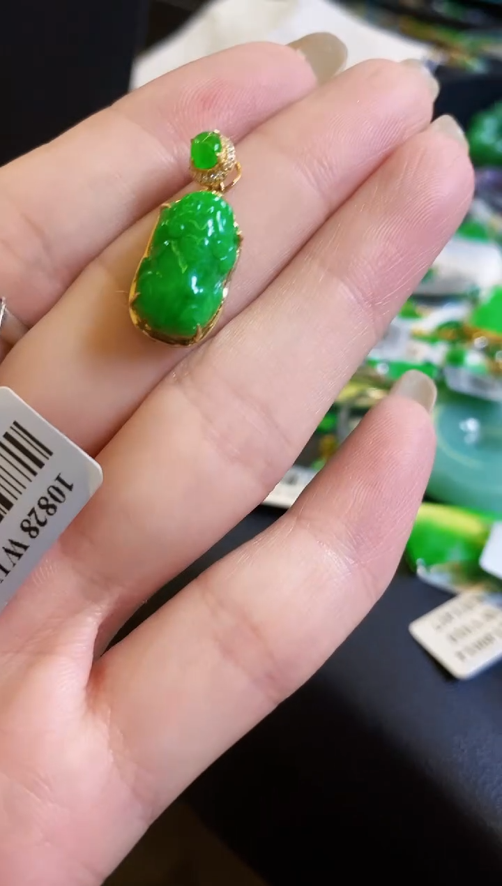 【闪购商品】定制翡翠18K金镶嵌吊坠