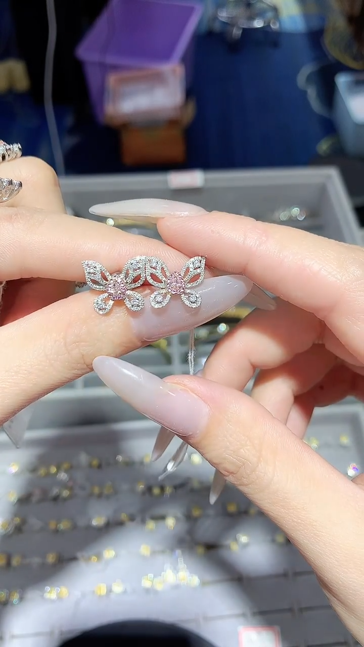 【闪购商品】钻石耳饰18K金镶嵌耳饰