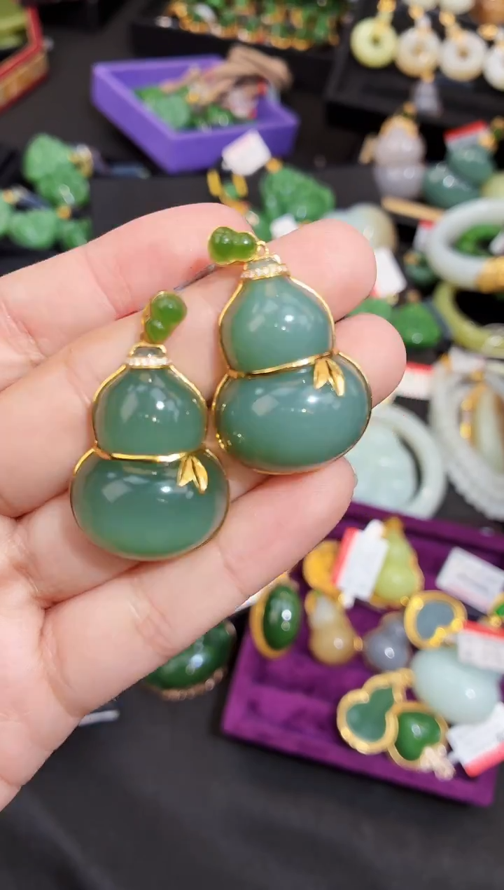 吊坠(赠链)18K金镶嵌和田玉多样性发一