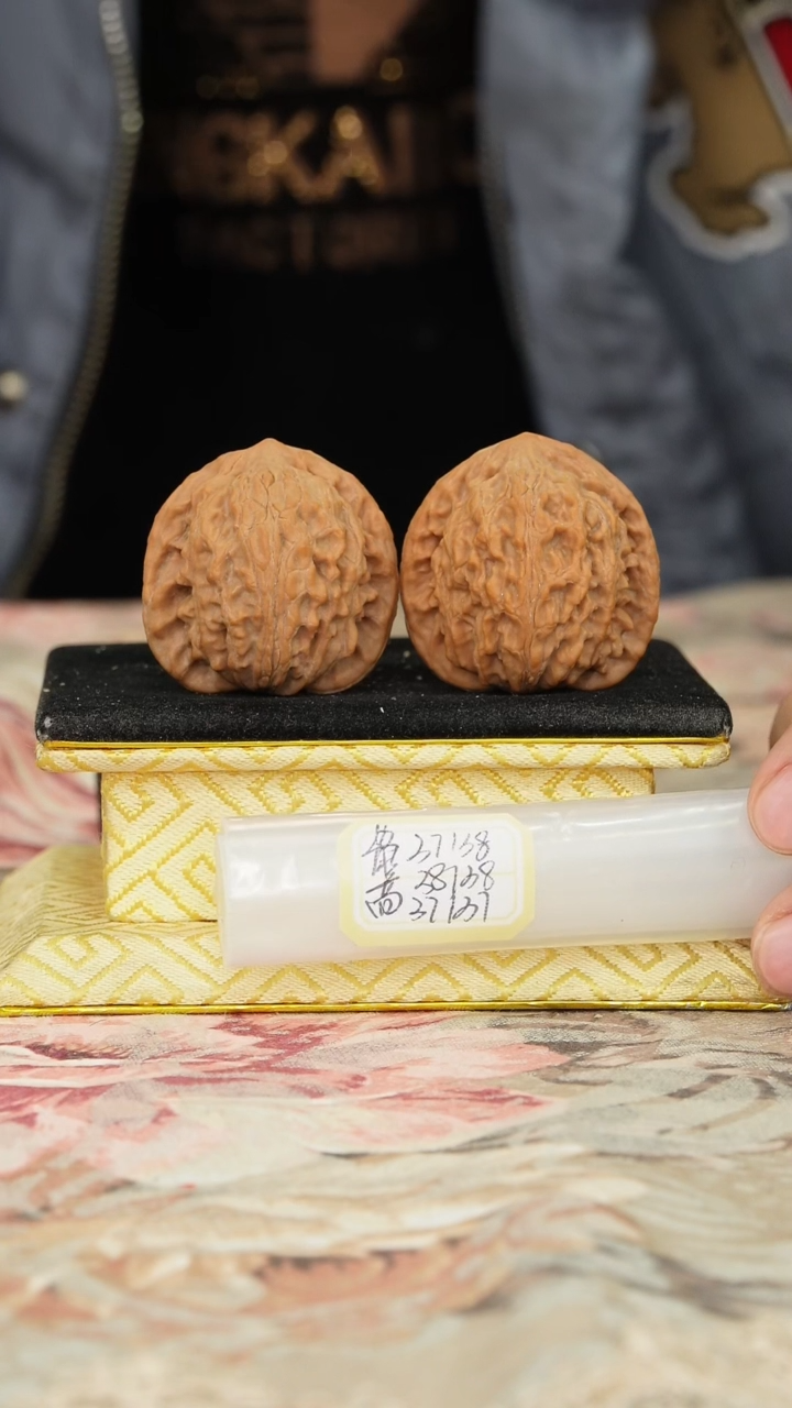 【闪购商品】文玩核桃把件罗家沟