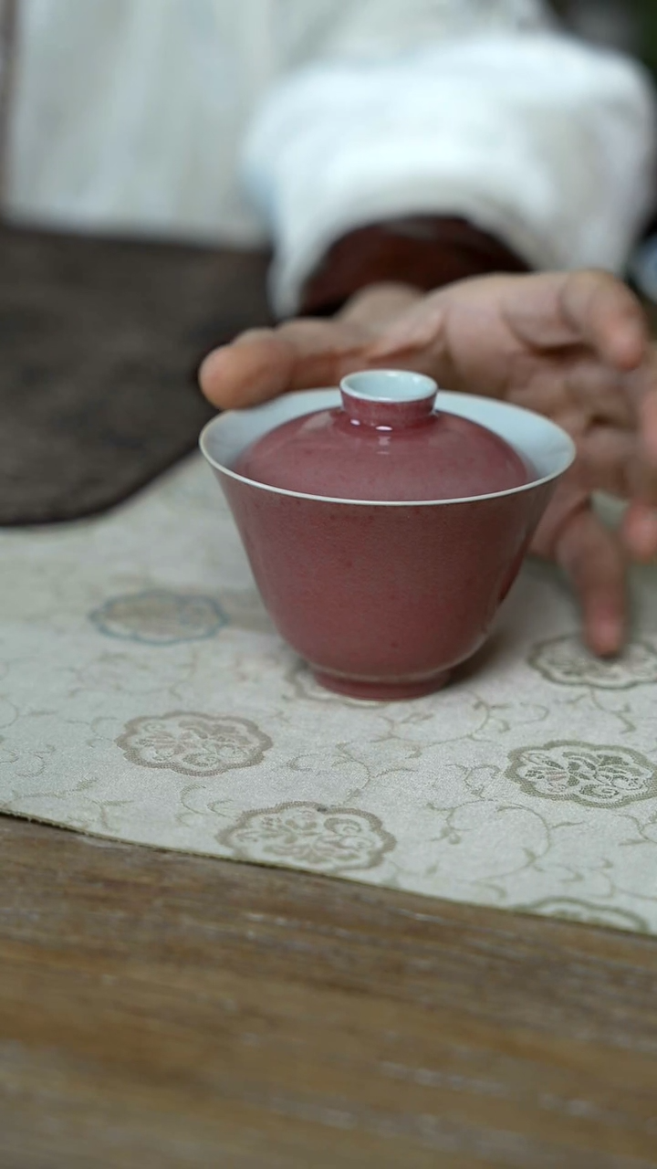 【闪购商品】/C71豇豆红斗笠盖碗