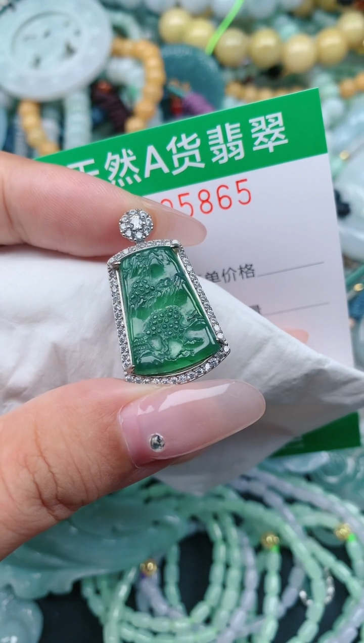 翡翠未镶嵌颈饰.0005865