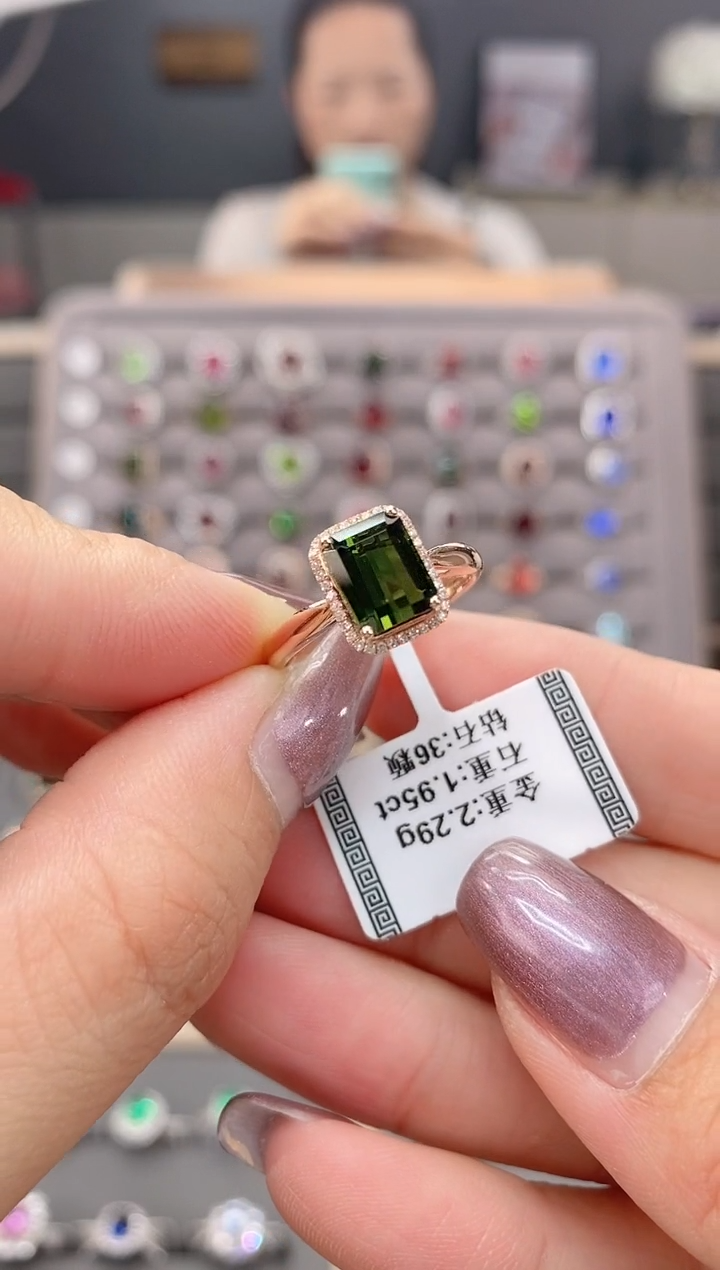 碧玺戒指18K金镶嵌1.95   