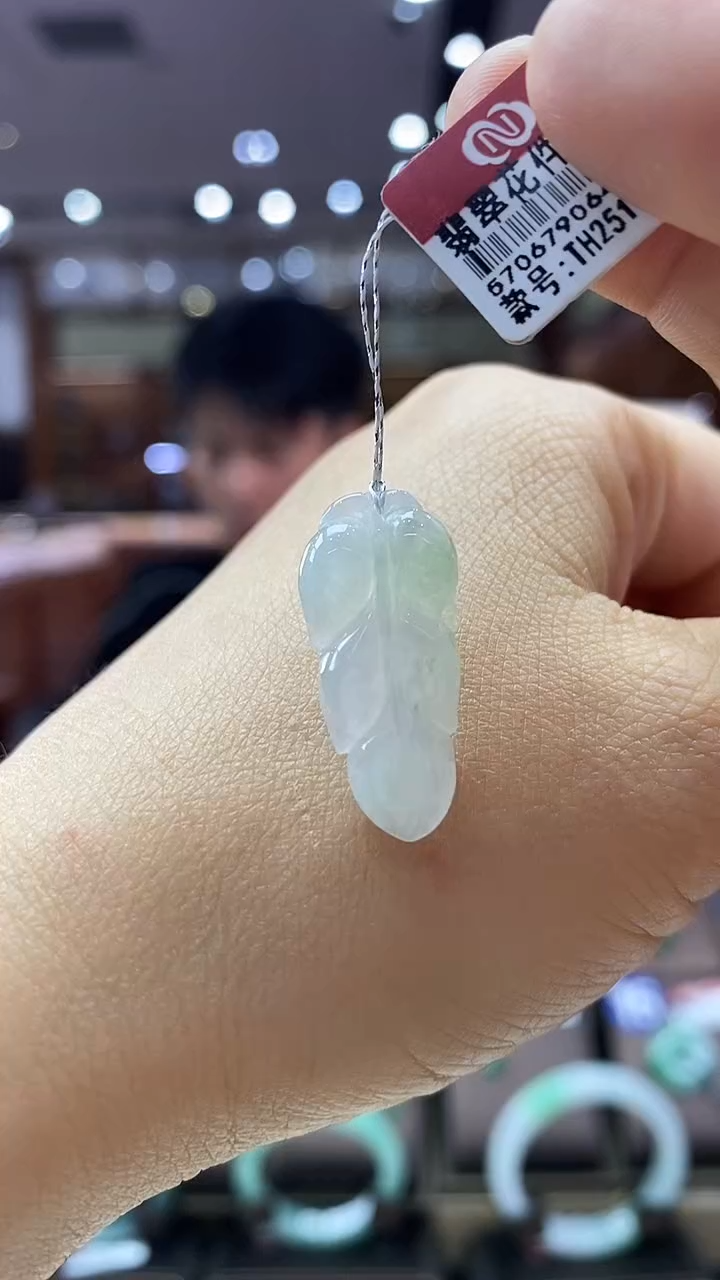 颈饰未镶嵌翡翠叶子