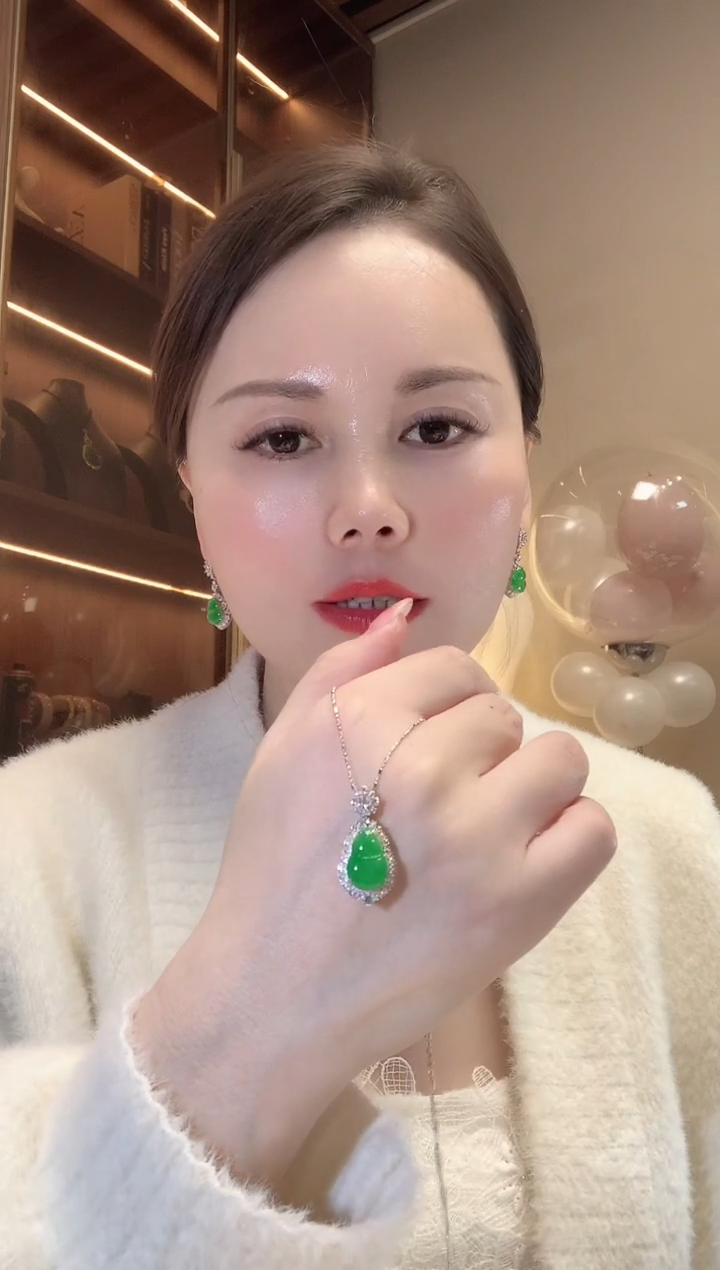 【闪购商品】翡翠吊坠(不含链)18K金镶嵌F97 