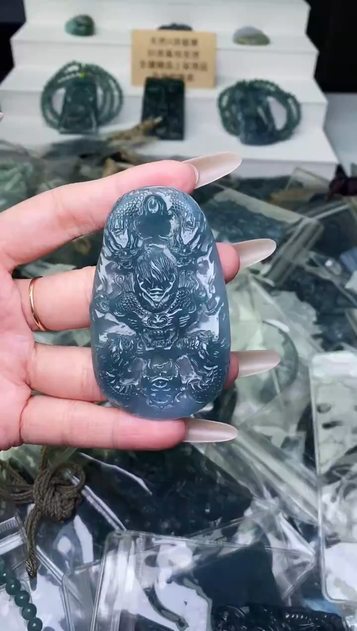 颈饰未镶嵌翡翠 