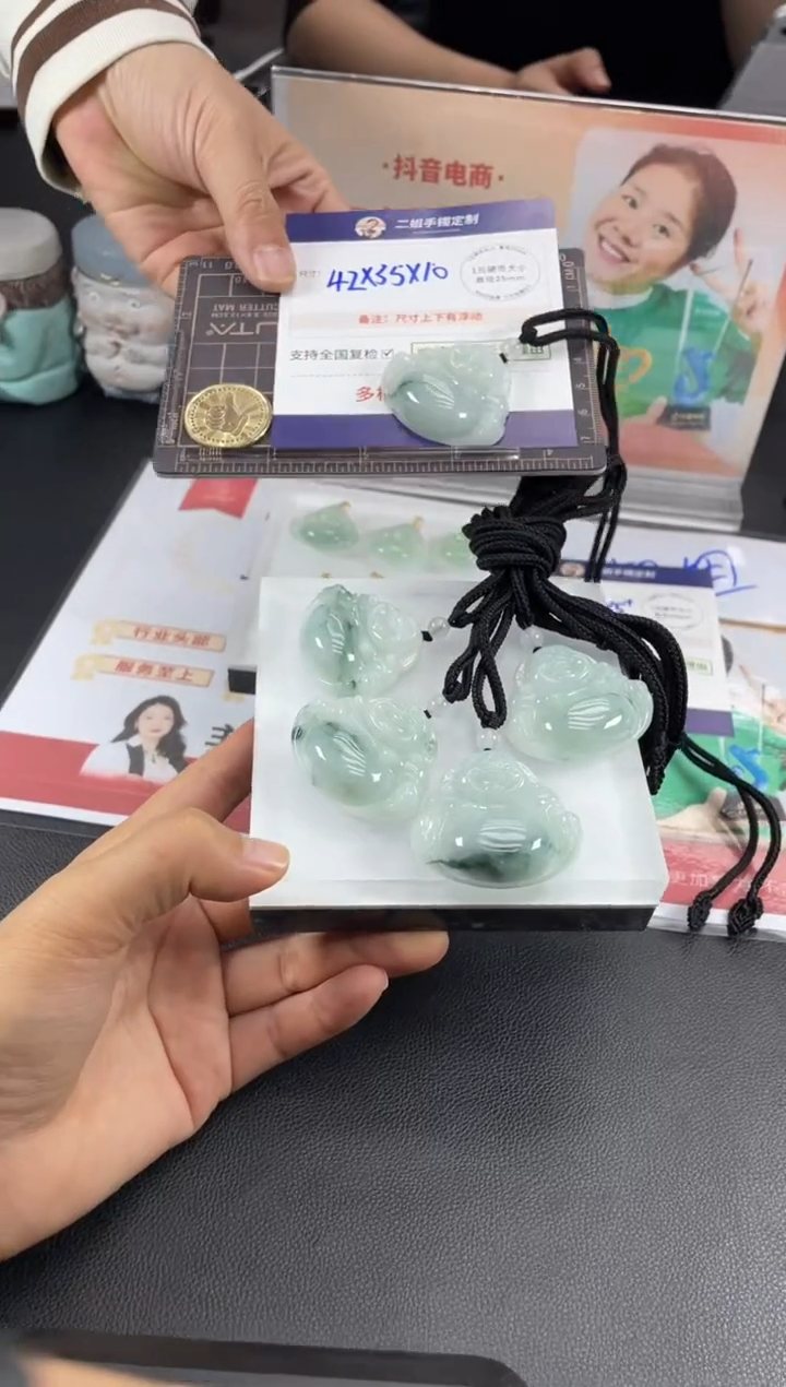 【闪购商品】翡翠挂件未镶嵌大佛公FL18多样性发其一CP配绳