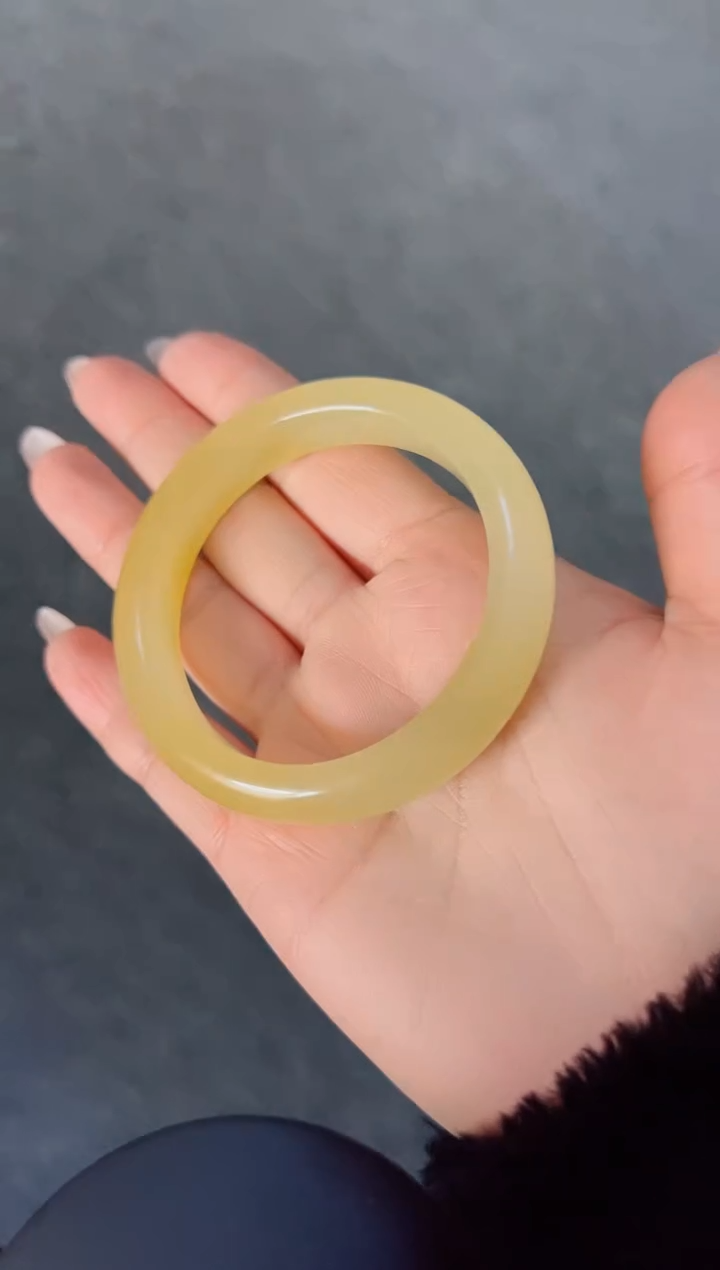 【闪购商品】石英质玉手镯未镶嵌656-57.3沙眼