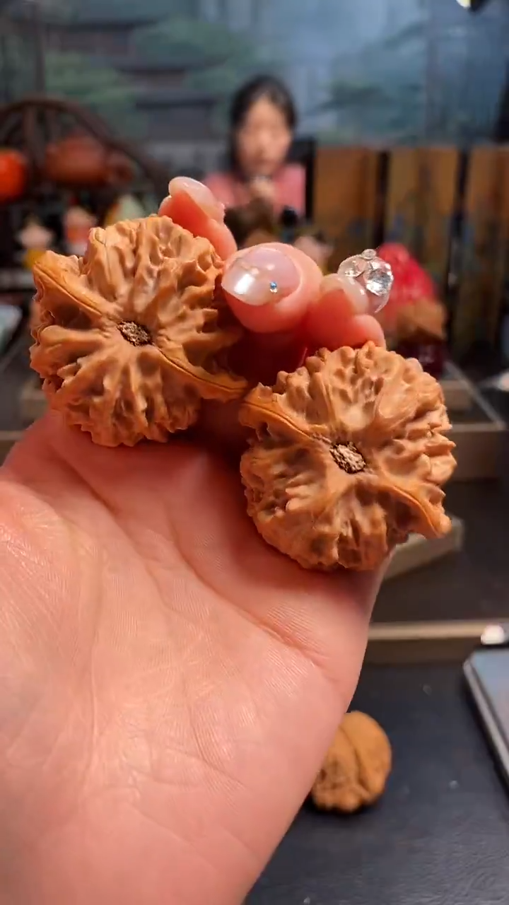 【闪购商品】文玩核桃吊坠K366苹果园42