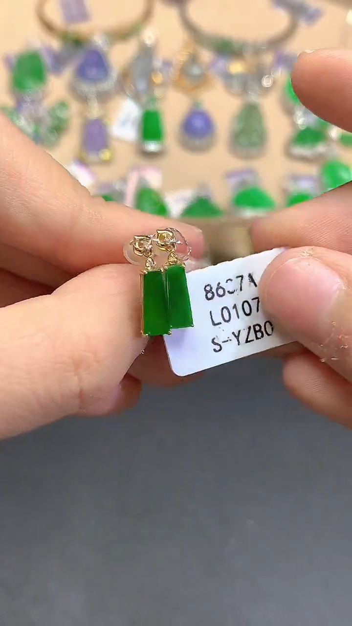 翡翠18K金镶嵌耳钉L0107多样性发其一