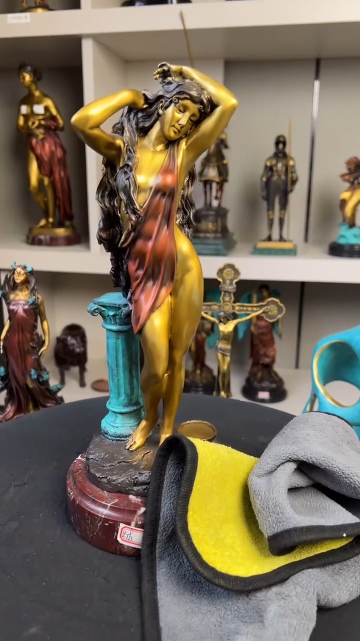 精铜材质 精美雕塑