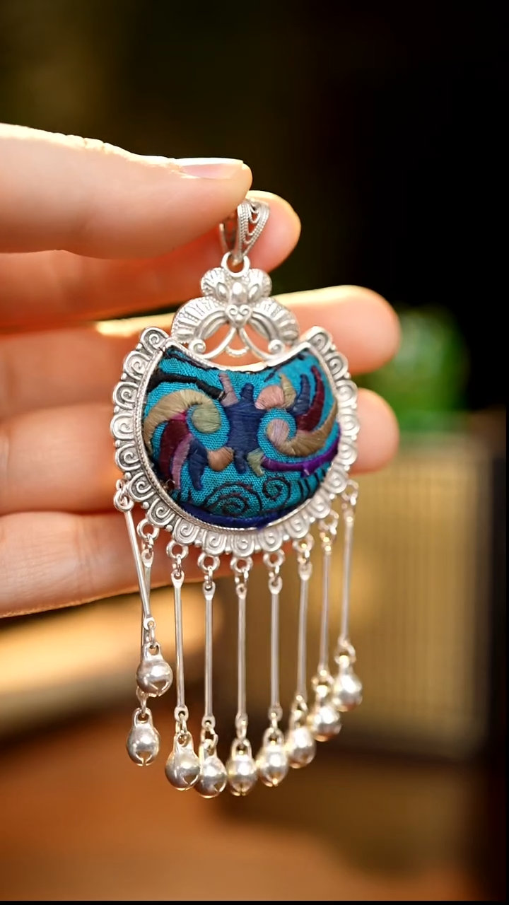 刺绣私人定制苗族手工W94