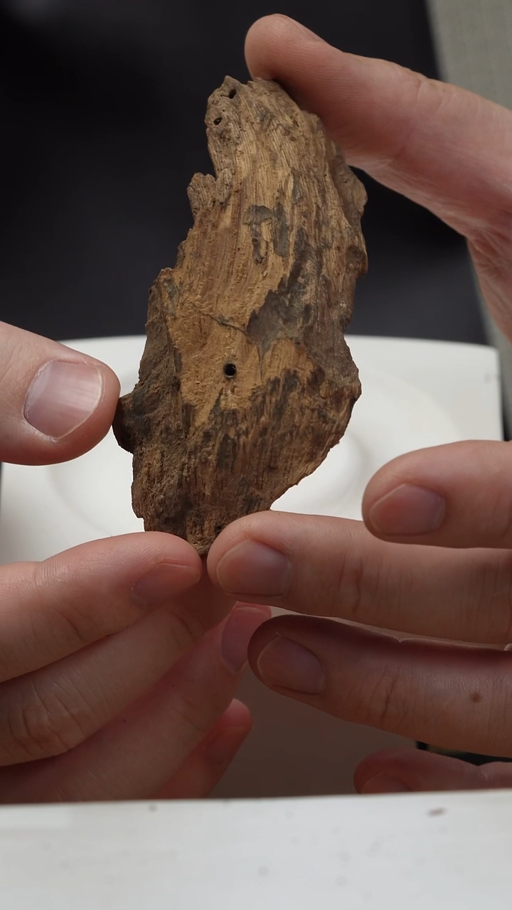 沉香沉香碎屑新-挝红土熏香料，重6.98克