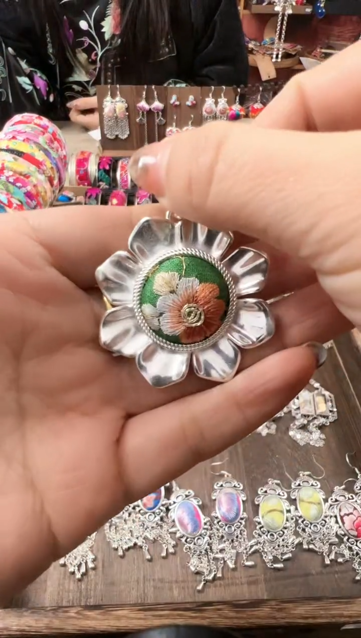 【闪购商品】织绣民族风老绣饰品360