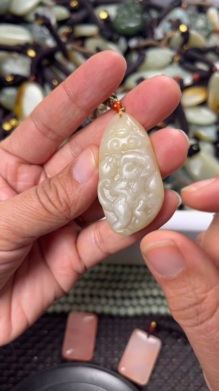 【闪购商品】和田玉颈饰未镶嵌多样性发货没有证书拍一发一有瑕