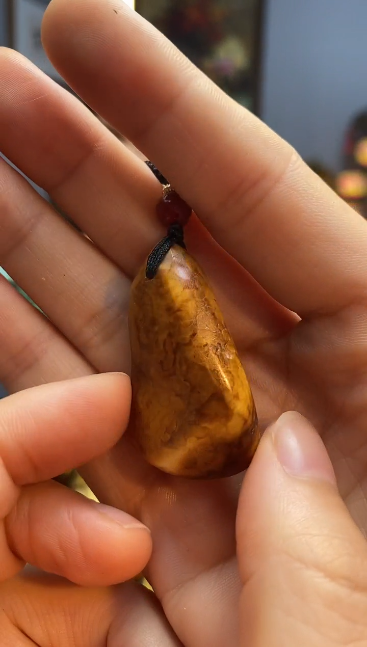 未镶嵌颈饰琥珀吊坠