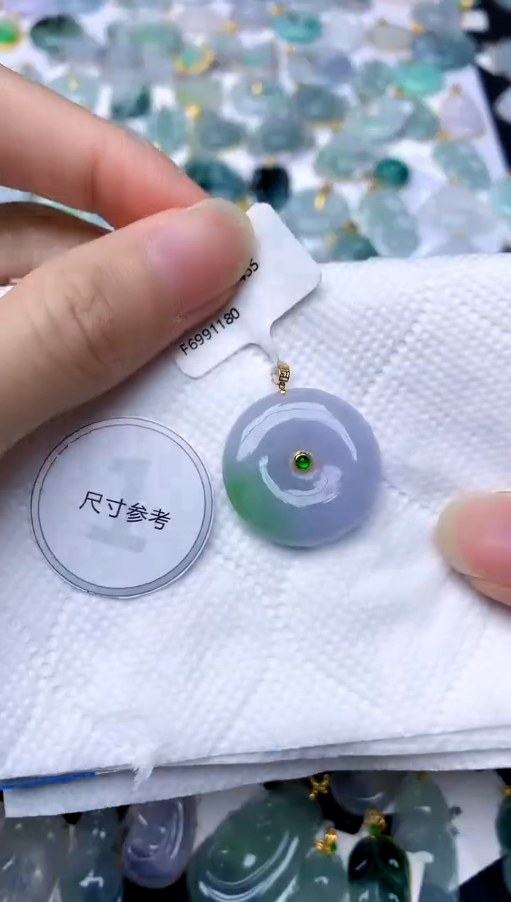颈饰18K金镶嵌翡翠天然A货翡翠