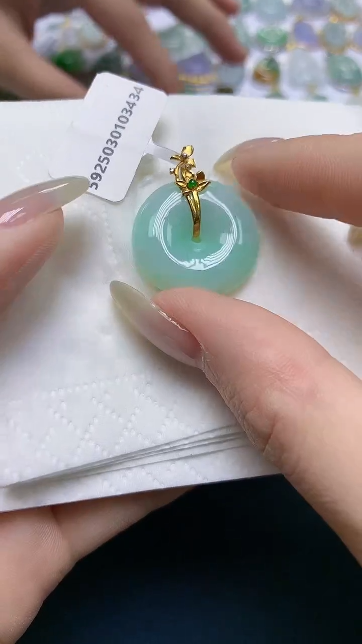 【闪购商品】翡翠18K金镶嵌颈饰天然A货翡翠