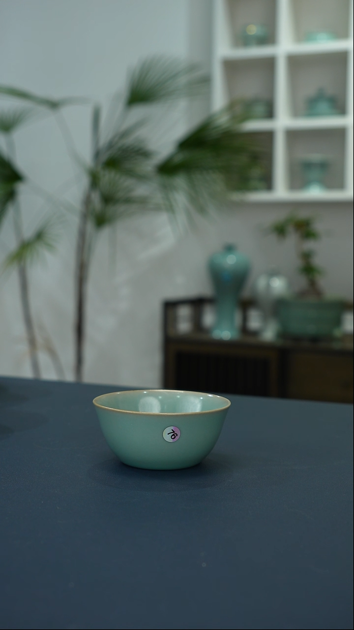 瓷片76号天蓝釉鸡缸杯有暇简包     洁