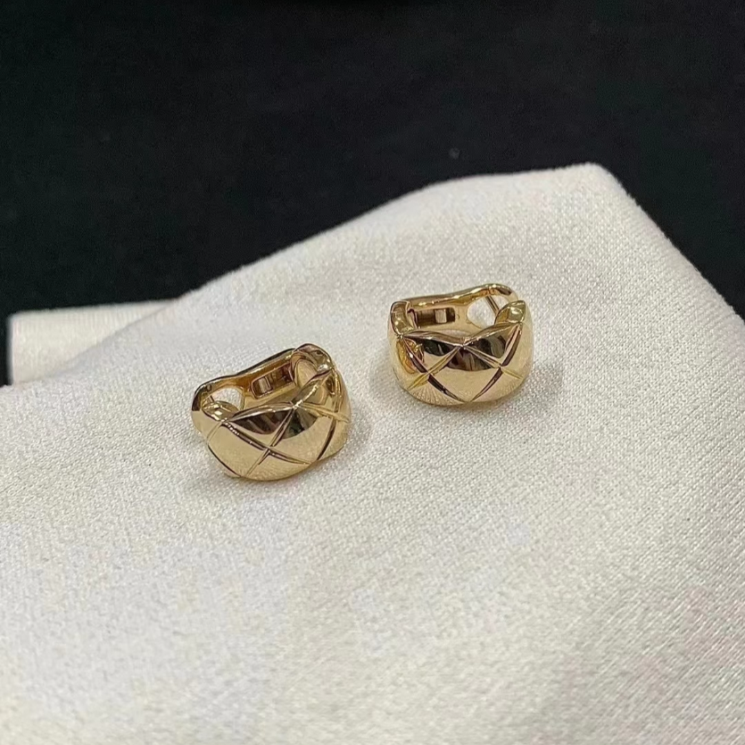 99新 Chanel/香奈儿 7姐专场/18K coco crush 小香棱格 耳钉