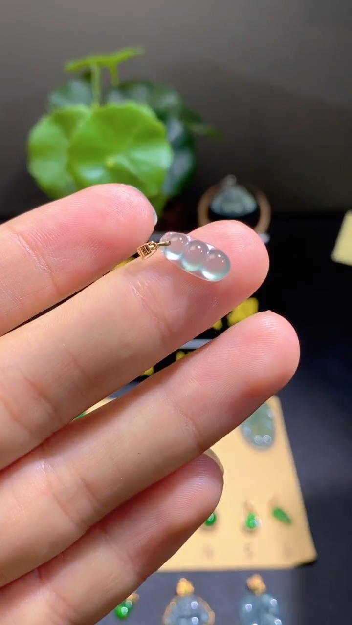 颈饰18K金镶嵌翡翠翡翠A货