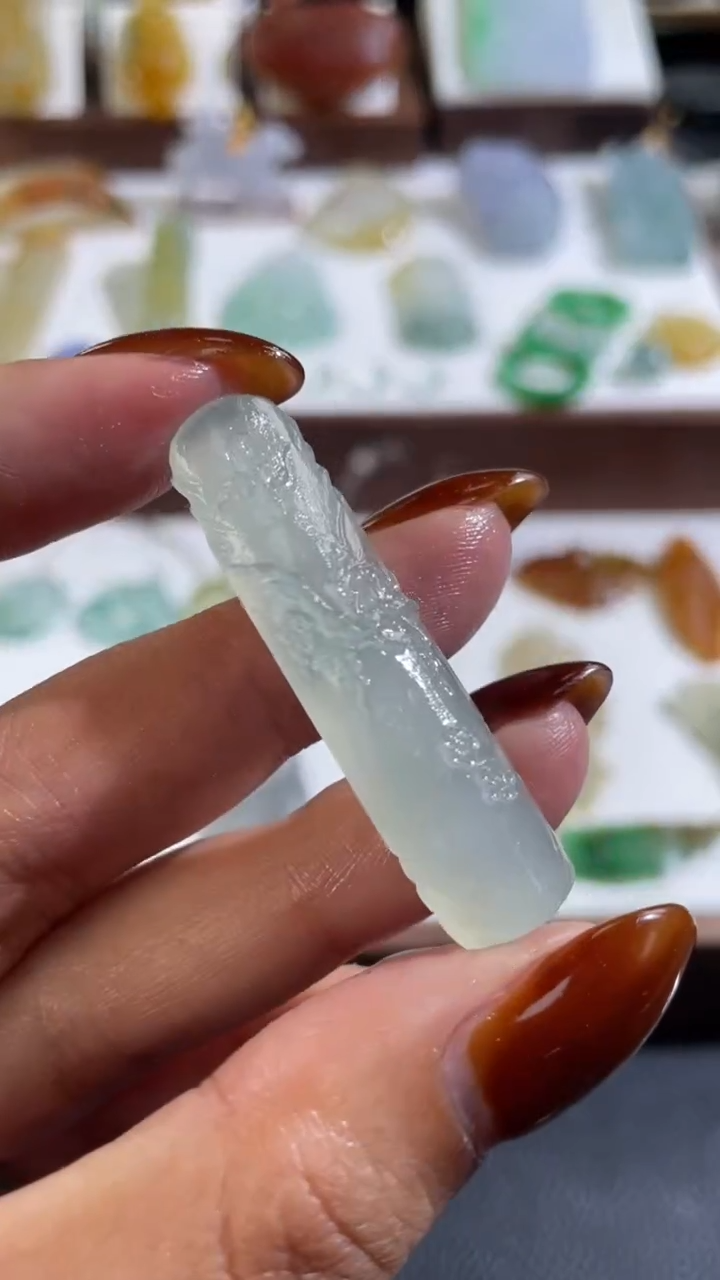 【闪购商品】定制翡翠未镶嵌梅花牌700