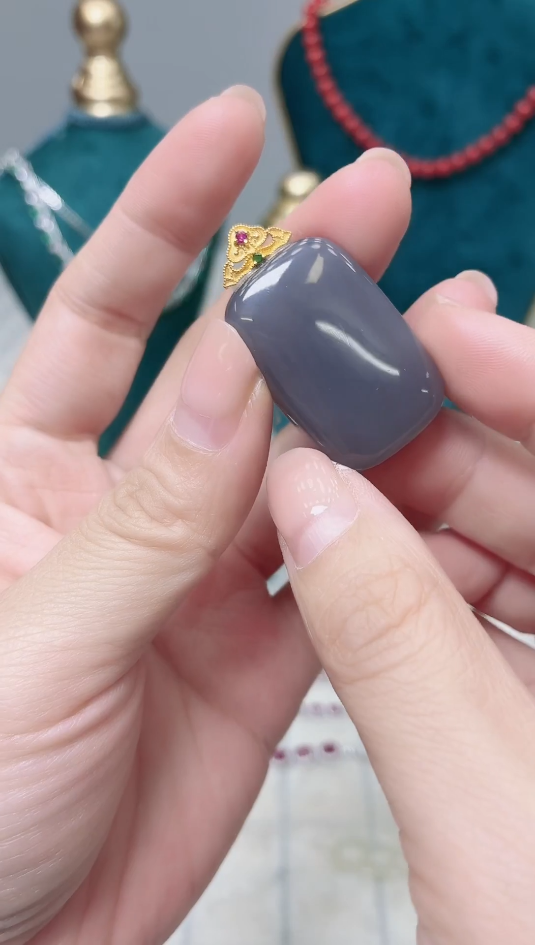 吊坠(不含链)18K金镶嵌和田玉186BJ1225产品一个（多样性）