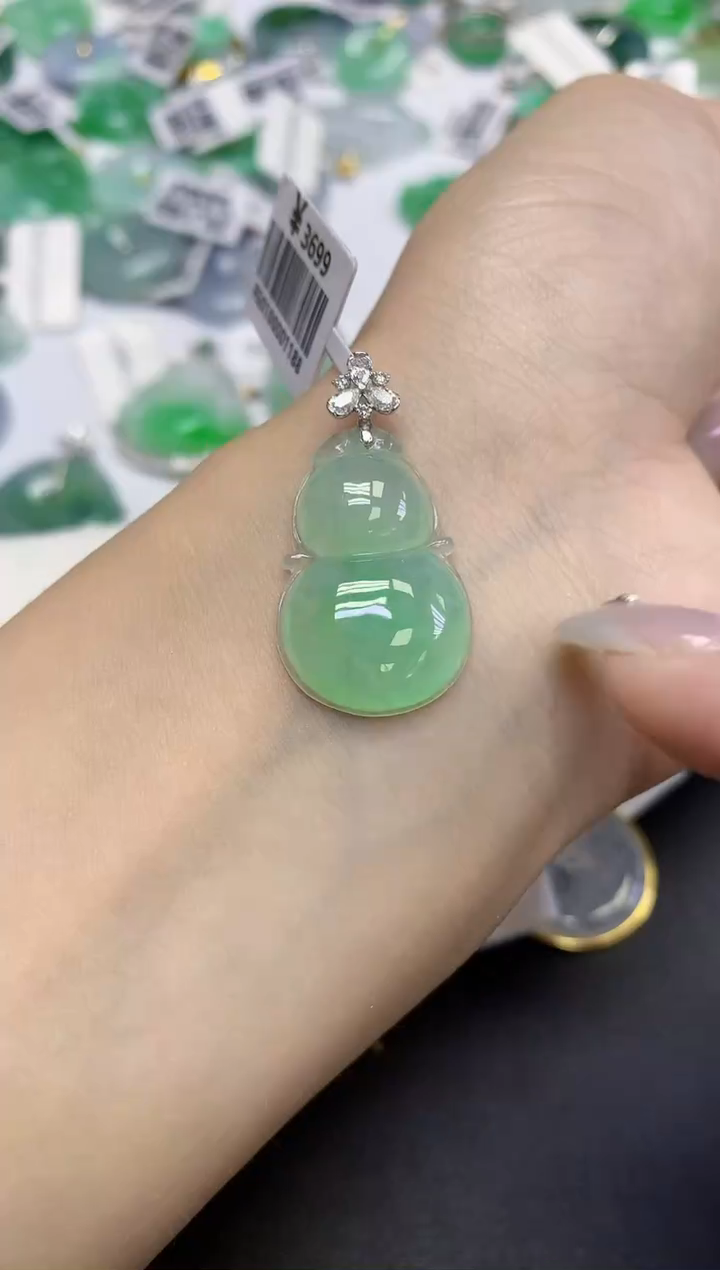 颈饰18K金镶嵌翡翠天然缅甸翡翠A货百元以上9元证书费自理