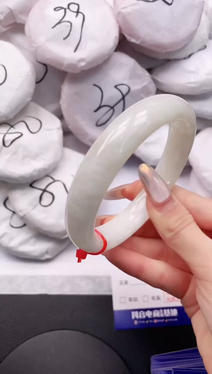 【闪购商品】和田玉手镯未镶嵌7K226-64