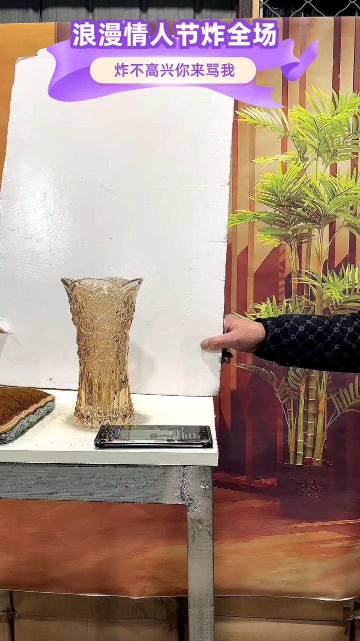 【闪购商品】玻璃067香槟色浮雕花纹花瓶23高