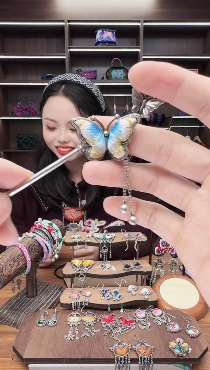 织绣119蒙阿苏苗绣传承店