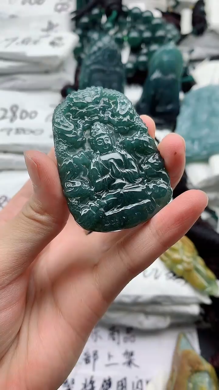 翡翠未镶嵌颈饰·