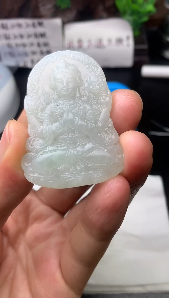 颈饰未镶嵌翡翠盐****房度母