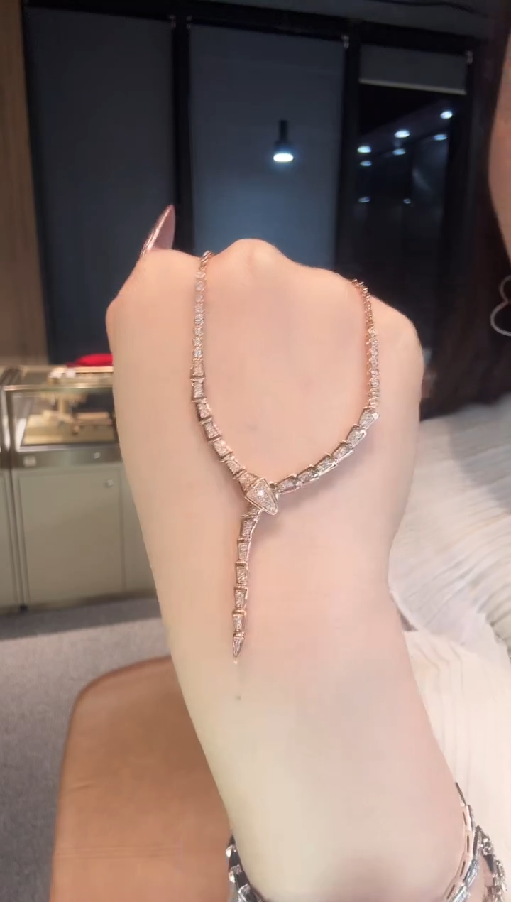 【闪购商品】钻石项链18K金镶嵌大蛇多样性发其一