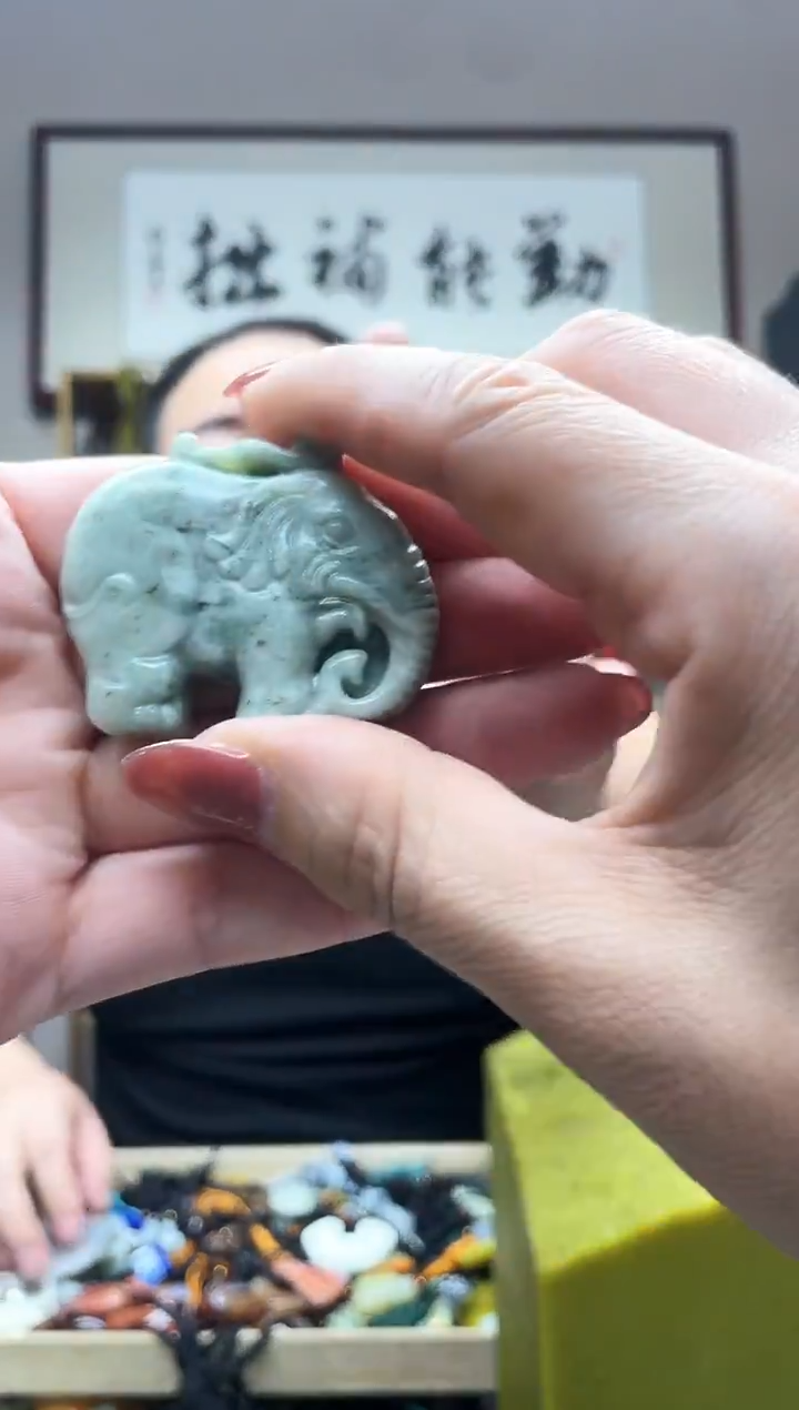 未镶嵌岫玉吊坠`