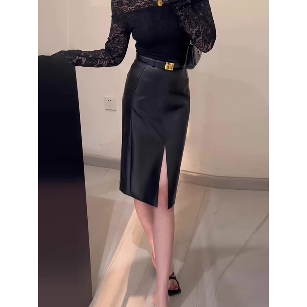 法式复古黑色哑光PU皮包臀裙秋季新款高级感气质百搭前开叉半身裙