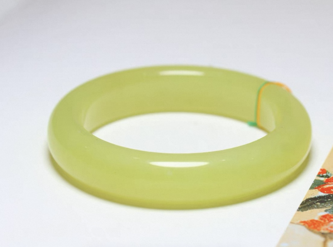 和田玉黄口正圈手镯(带证书 带礼盒)