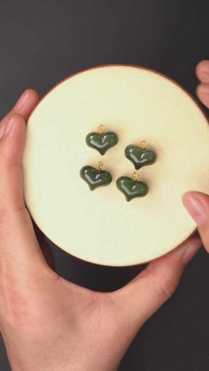 吊坠(不含链)18K金镶嵌和田玉多样性发其一