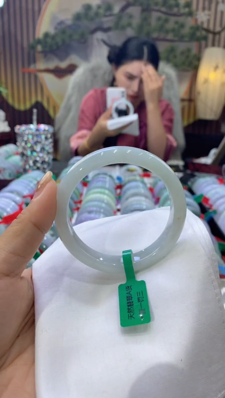 【闪购商品】翡翠手镯未镶嵌多人02095