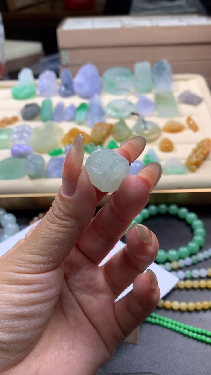 【闪购商品】定制翡翠未镶嵌翡翠