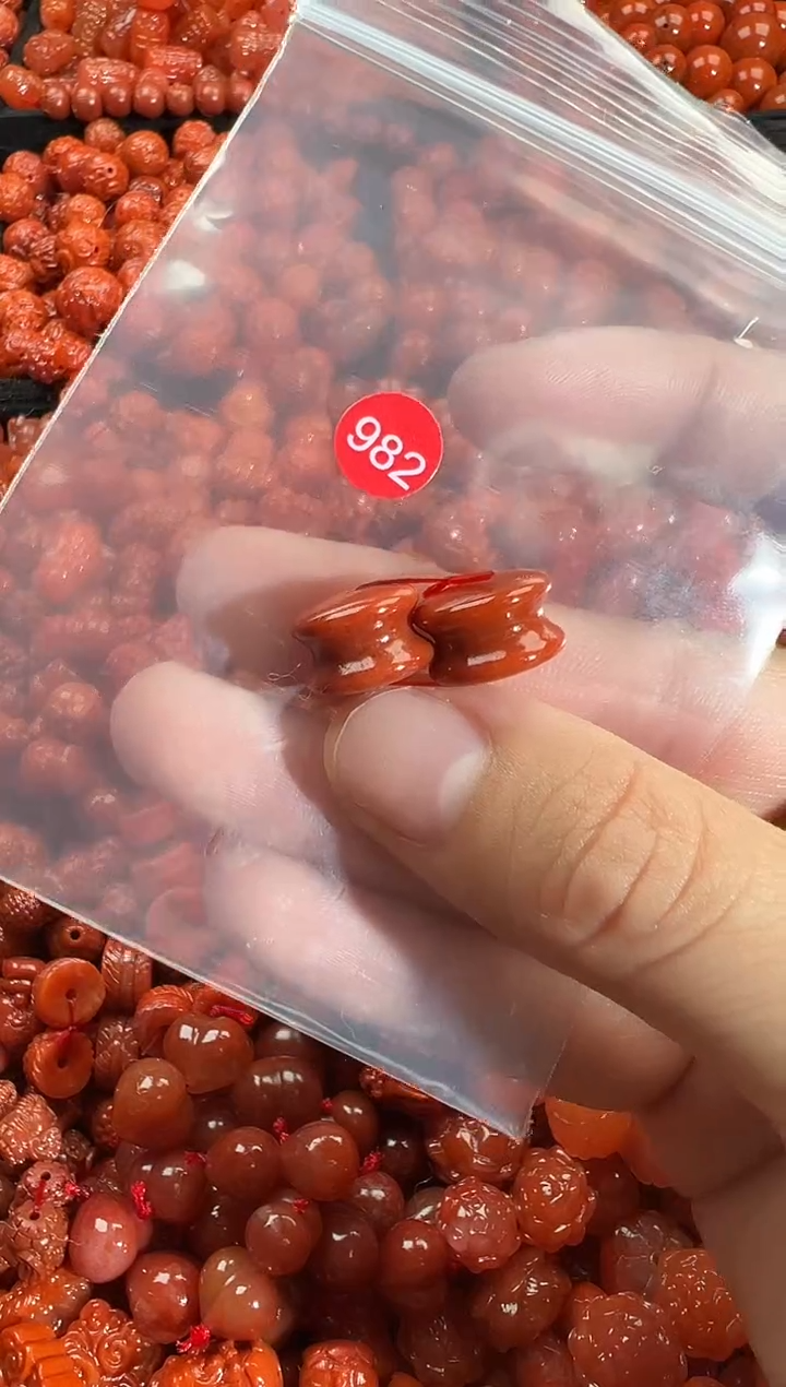 颈饰未镶嵌南红玛瑙1