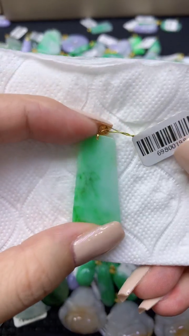 颈饰18K金镶嵌翡翠天然缅甸翡翠A货