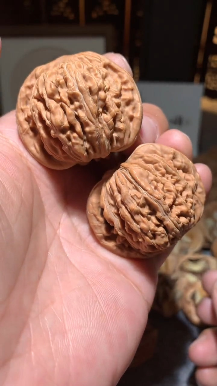 文玩核桃把件【核缘雅趣】43左右汉高楼，同尺寸随机发