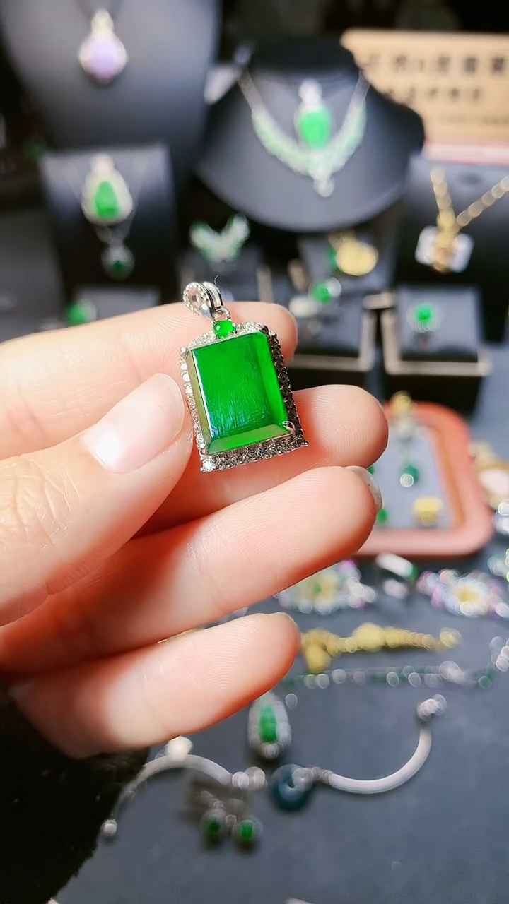 【闪购商品】翡翠吊坠(赠链)银S925镶嵌吊坠